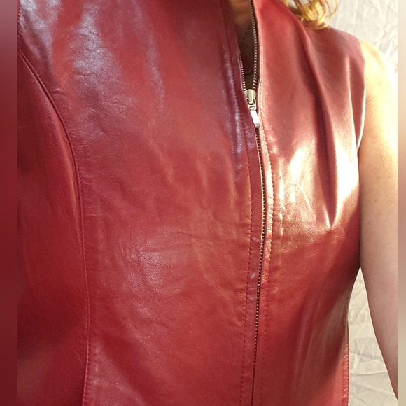 Exquisite Vtg. Caslon Blood Red Lambskin Zippered Vest 100% Polyester Lined. Lg. - Picture 12 of 16